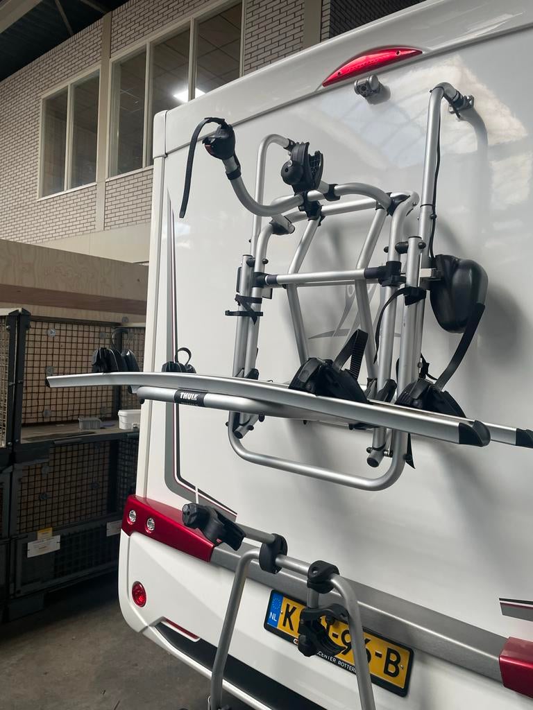 Thule Lift V16 12V elektrische fietsendrager, Achterklepdrager, Ophalen of Verzenden, Zo goed als nieuw, 2 fietsen