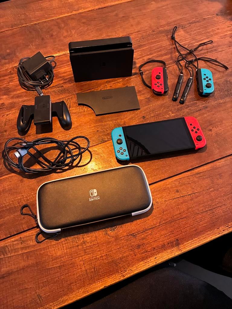 Nintendo Switch 1 Oled, Ophalen, Gebruikt, Met 2 controllers, Switch OLED
