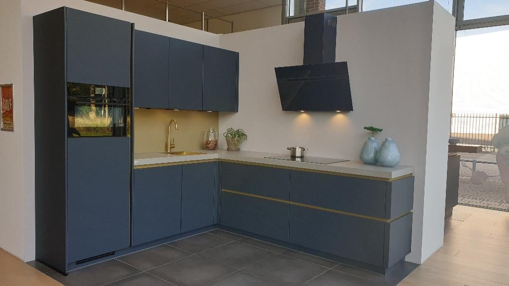Showmodel keuken "Strass Fjordblauw" **IN PRIJS VERLAAGD**, Huis en Inrichting, Keuken | Complete keukens, Ophalen, Blauw, Hoekkeuken