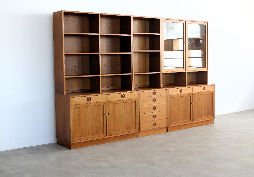 vintage wandmeubel | boekenkast | teak | Zweeds, Gebruikt, Met deur(en), ., Glas