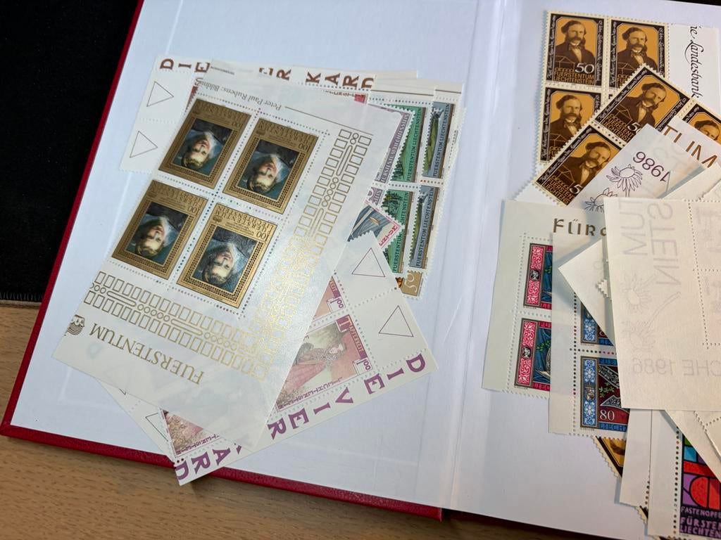 Album met postfrisse blokken uit Liechtenstein, Ophalen of Verzenden, Overige landen, Postfris