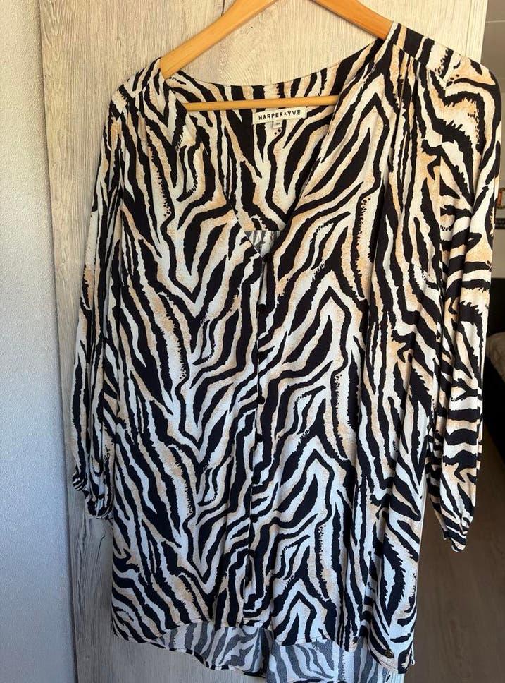 Harper & Yve Blouse Zebraprint, Ophalen of Verzenden, Zo goed als nieuw, Maat 38/40 (M), Zwart