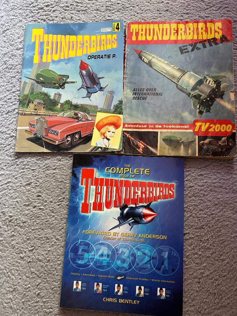 Vintage 70s Thunderbirds strips en complete boek, Meerdere stripboeken, Ophalen, Gelezen