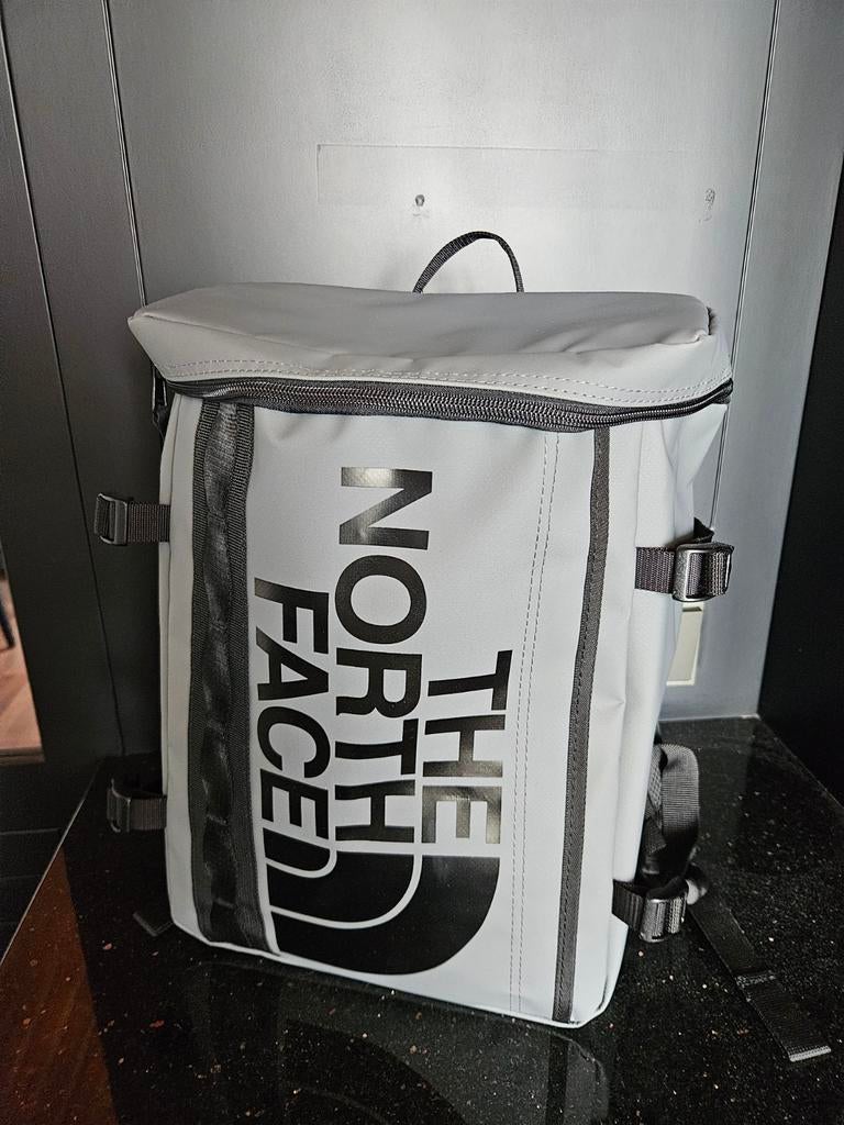 Nieuwe The North Face Base Camp Fuse Rugzak, 25 tot 40 cm, Nieuw, Ophalen of Verzenden, Waterdicht