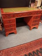 Prachtig Taxus bureau met lades en lederen blad in Nieuwstaa, Huis en Inrichting, Bureaus, Engelse, Engelse, Engelse, Ophalen of Verzenden