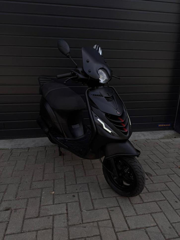 Piaggio zip, Fietsen en Brommers, Scooters | Piaggio, Zip, Benzine, Ophalen