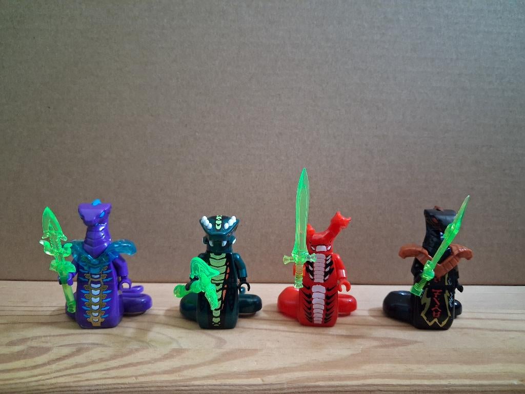 4 Ninjago Slangen (A), Ophalen of Verzenden, Zo goed als nieuw