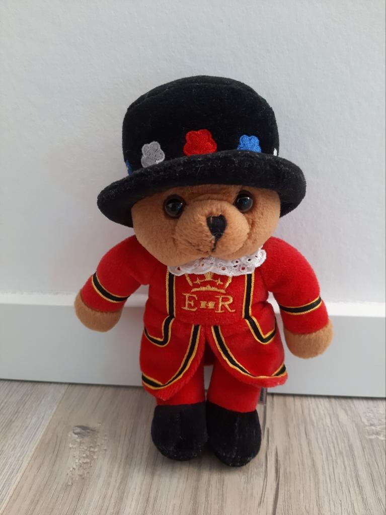 Knuffel keel toys beer beefeater UK K7064, Ophalen of Verzenden, Zo goed als nieuw