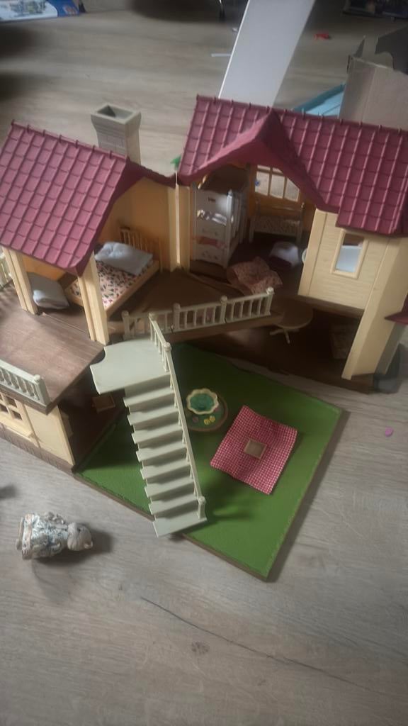sylvanian families huis met veel accessoires, Ophalen of Verzenden, Gebruikt, Poppenhuis