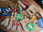 Grote set houten treinbaan met treinen en accessoires, Hobby en Vrije tijd, Overige merken, Gebruikt, Ophalen of Verzenden, Groter dan 1:32