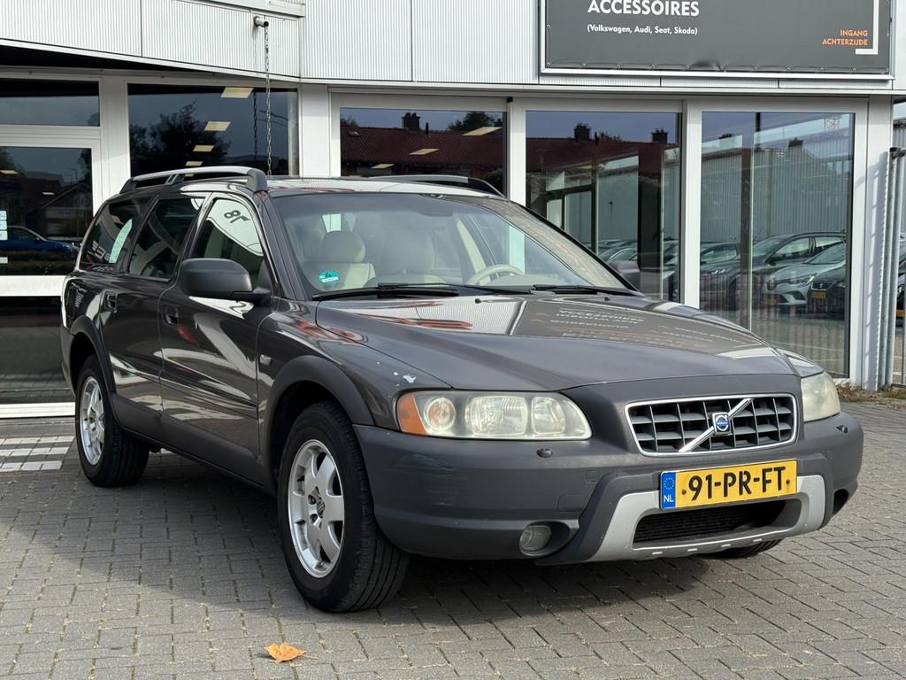 Volvo XC70 2.4 D5 Summum, Auto's, Volvo, Automaat, Beige, 197 €/maand, Bruin