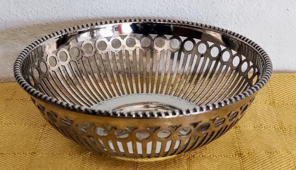 Verzilverde ronde bonbonnière met parelrand, Ophalen of Verzenden