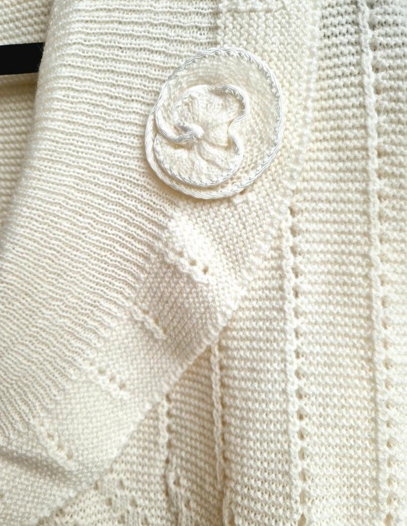 Schattig vintage gebreid wit vestje met roosje, Ophalen of Verzenden, Zo goed als nieuw, Maat 46/48 (XL) of groter, Wit