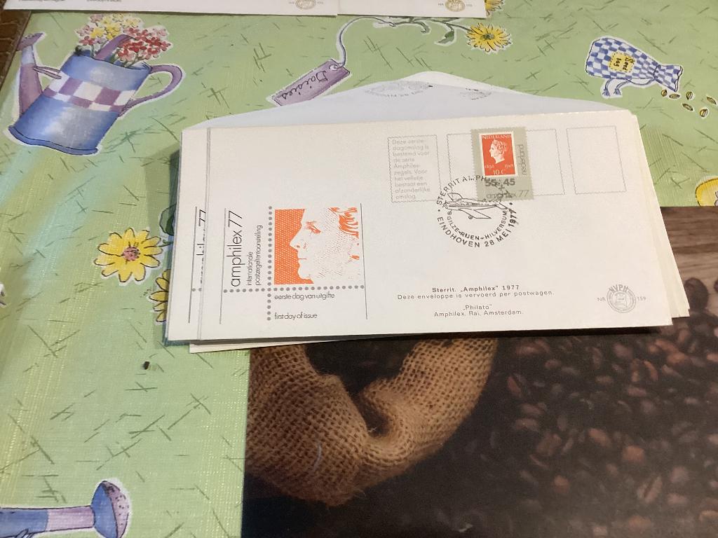 No1271 Afwijkend E159 Sterrit Eindhoven 28 mei 1977 vliegtui, Postzegels en Munten, Postzegels | Eerstedagenveloppen, Ophalen