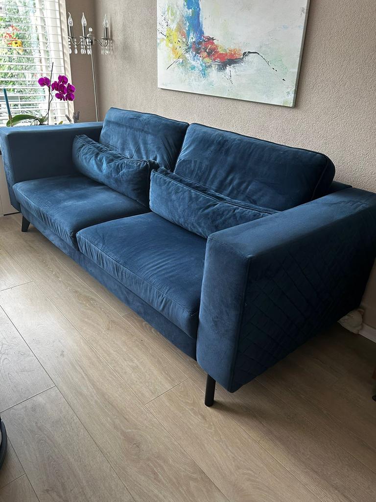 Koningsblauwe velours bank met extra rugkussens, Ophalen, Driepersoons, 75 tot 100 cm, Zo goed als nieuw