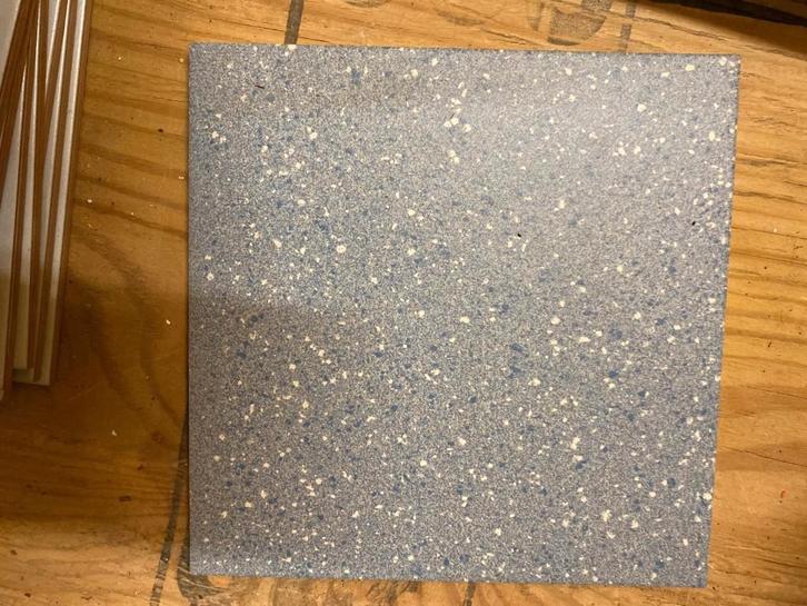 Vintage keramische tegels blauw gespikkeld, Doe-het-zelf en Verbouw, Tegels, Nieuw, Vloertegels, Keramiek, Minder dan 20 cm, Minder dan 20 cm