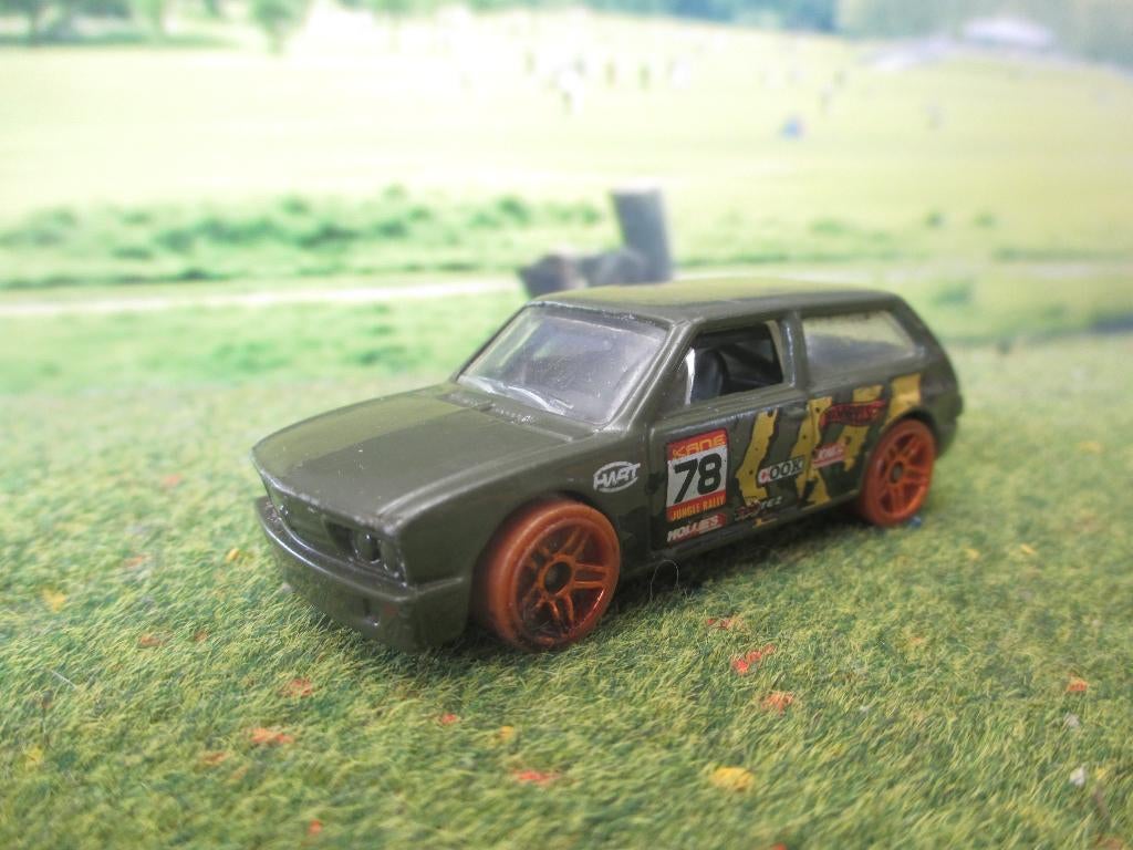 Volkswagen Brasilia Jungle Rallye Hot Wheels 2010, Hobby en Vrije tijd, Modelauto's | Overige schalen, Ophalen of Verzenden, Zo goed als nieuw