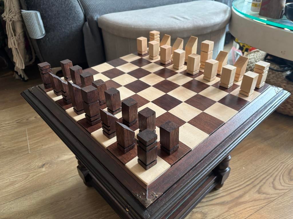 Uniek handgemaakt schaakbord met opbergvak, Een of twee spelers, Ophalen of Verzenden, Zo goed als nieuw