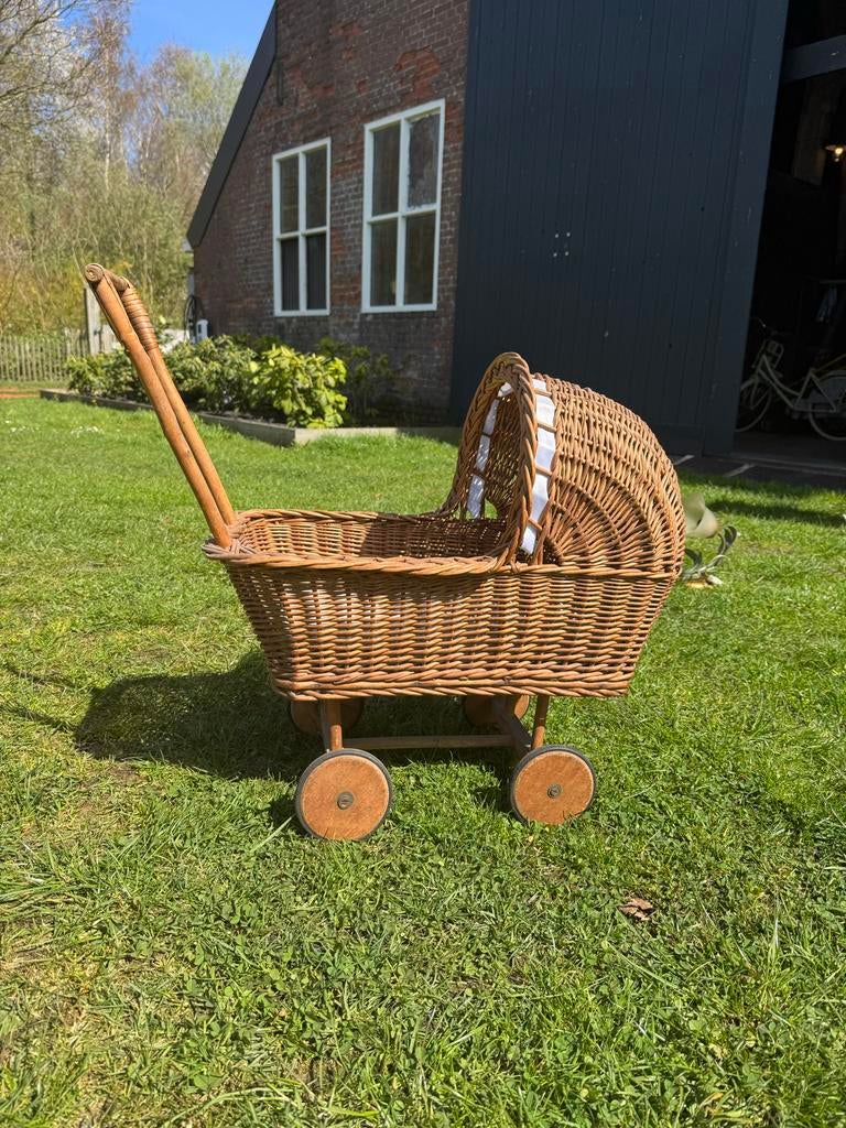 Vintage rieten poppenwagen - perfect voor poppenliefhebbers, Ophalen, Gebruikt, Overige typen