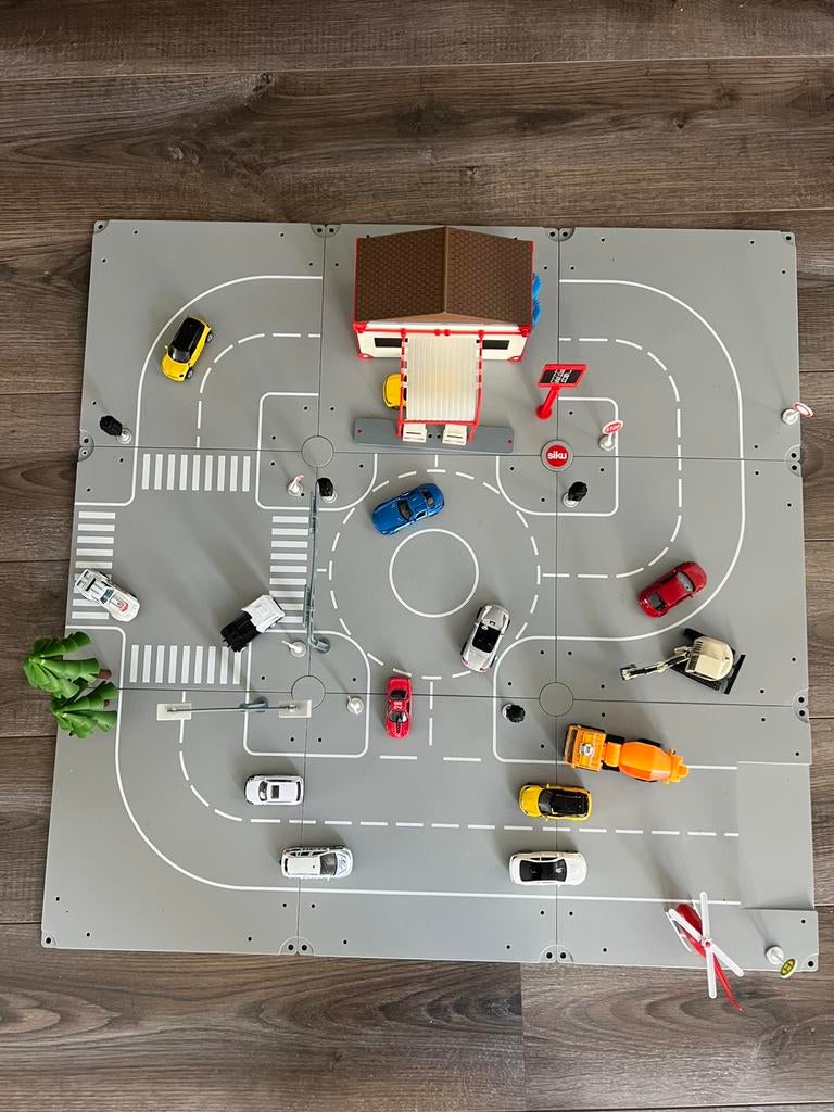 Siku world autobaan incl wasstraat etc., Ophalen, Zo goed als nieuw, Jongen