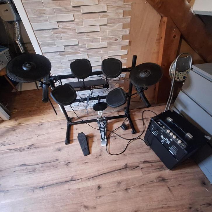 Elektronisch drumstel met versterker, Muziek en Instrumenten, Drumstellen en Slagwerk, Gebruikt, Overige merken, Elektronisch