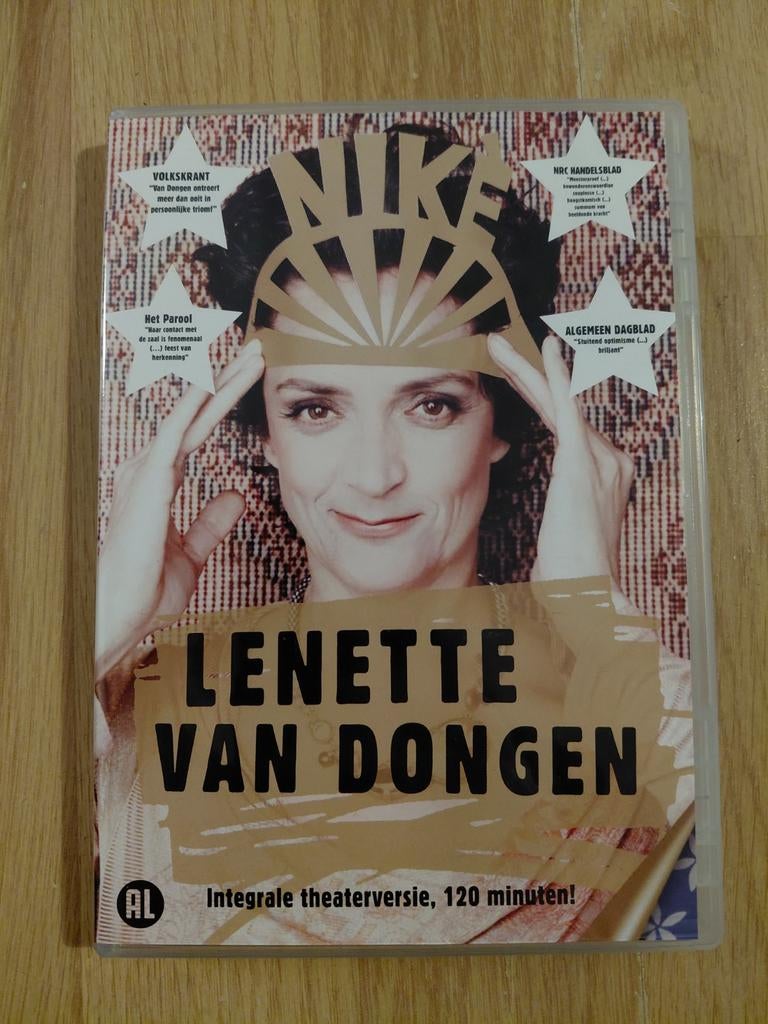 Lenette van Dongen NIKÈ integrale theaterversie 120 min, Alle leeftijden, Ophalen of Verzenden, Zo goed als nieuw, Stand-up of Theatershow