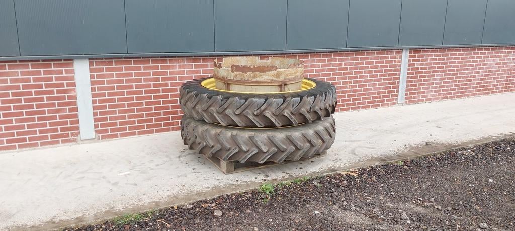 Goede 12.4 r46 dubbellucht achter, Zakelijke goederen, Agrarisch | Onderdelen | Banden, Velgen en Assen, Ophalen