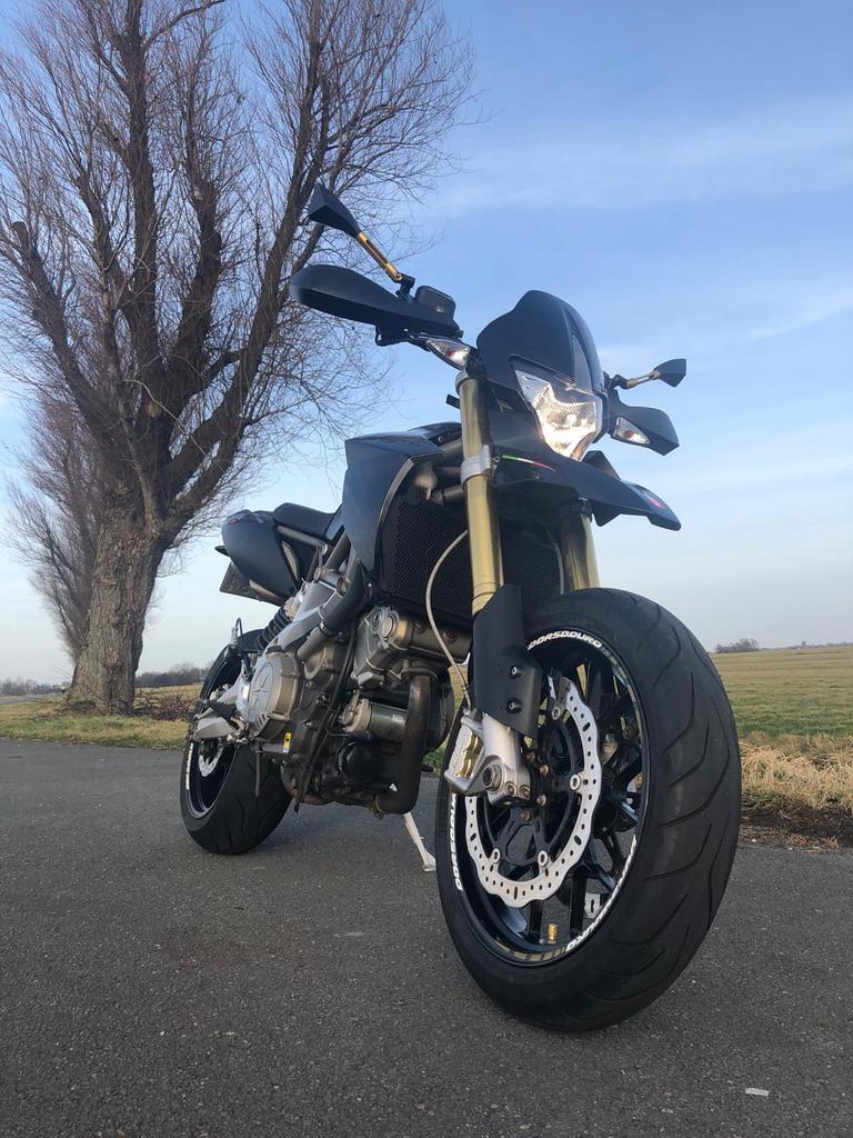 Aprilia Dorsoduro 750 supermotard, Particulier, Naked bike