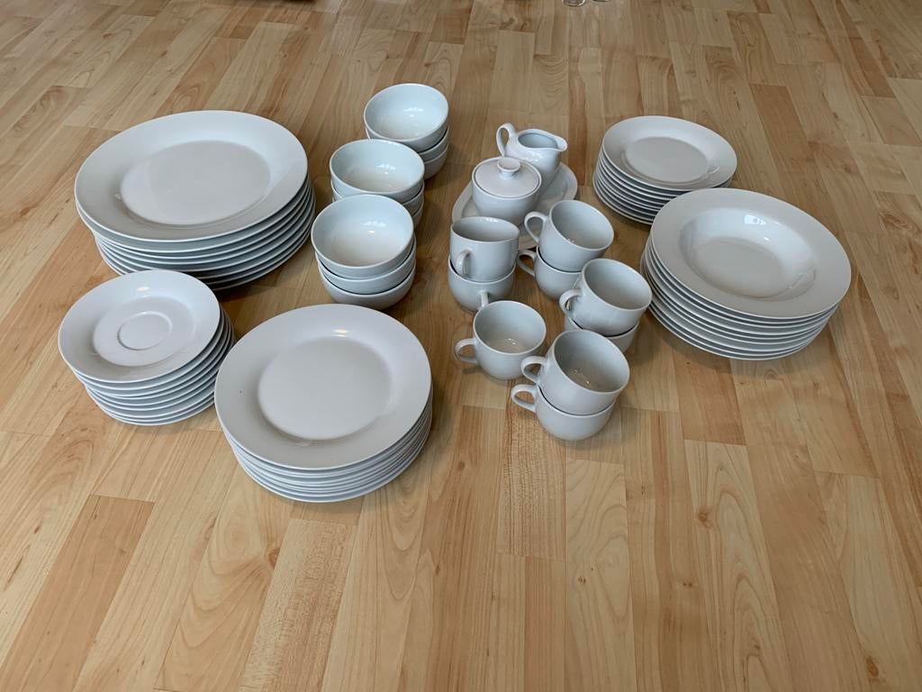 Mooi nieuw porseleinen servies wit 9 delig!, Huis en Inrichting, Ophalen, Nieuw, Porselein, Overige stijlen