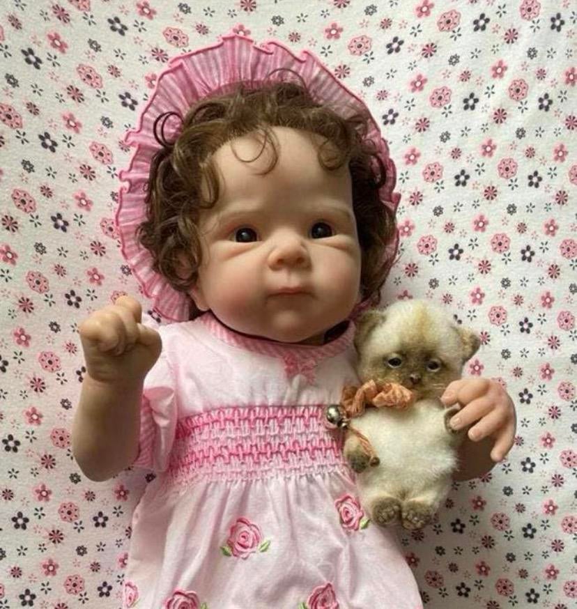 Schattig Reborn baby meisje, Verzamelen, Poppen, Verzenden, Zo goed als nieuw, Babypop, Levensecht of Reborn
