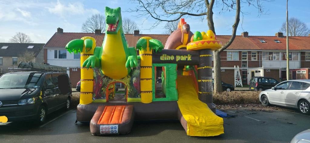 Dino - Springkussen (Te Huur), Hobby en Vrije tijd, Feestartikelen | Verhuur, Ophalen of Verzenden, Overige