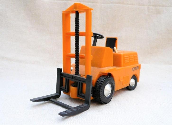 Heftruck Toyota. made in Japan. Kunststof 1/20. Jaren 60, Antiek en Kunst, Antiek | Speelgoed, Ophalen of Verzenden