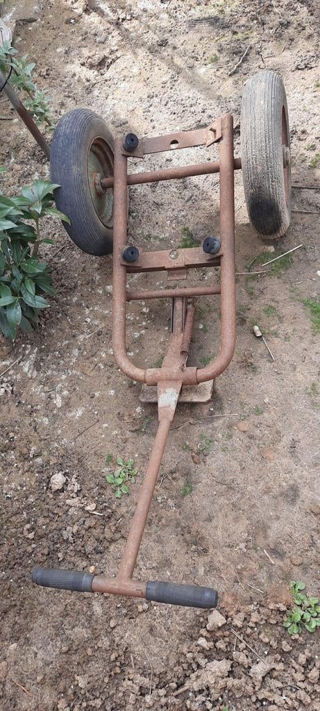 Oude kruiwagen onderstel, Ophalen, Gebruikt, Handmatig, Tweewielig