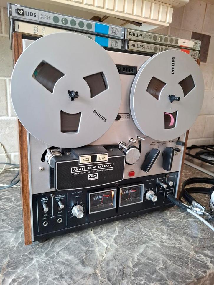 Akai GX-210D-3 Motors Auto Reverse&4 Philips metallook reels, Audio, Tv en Foto, Bandrecorders, Ophalen of Verzenden