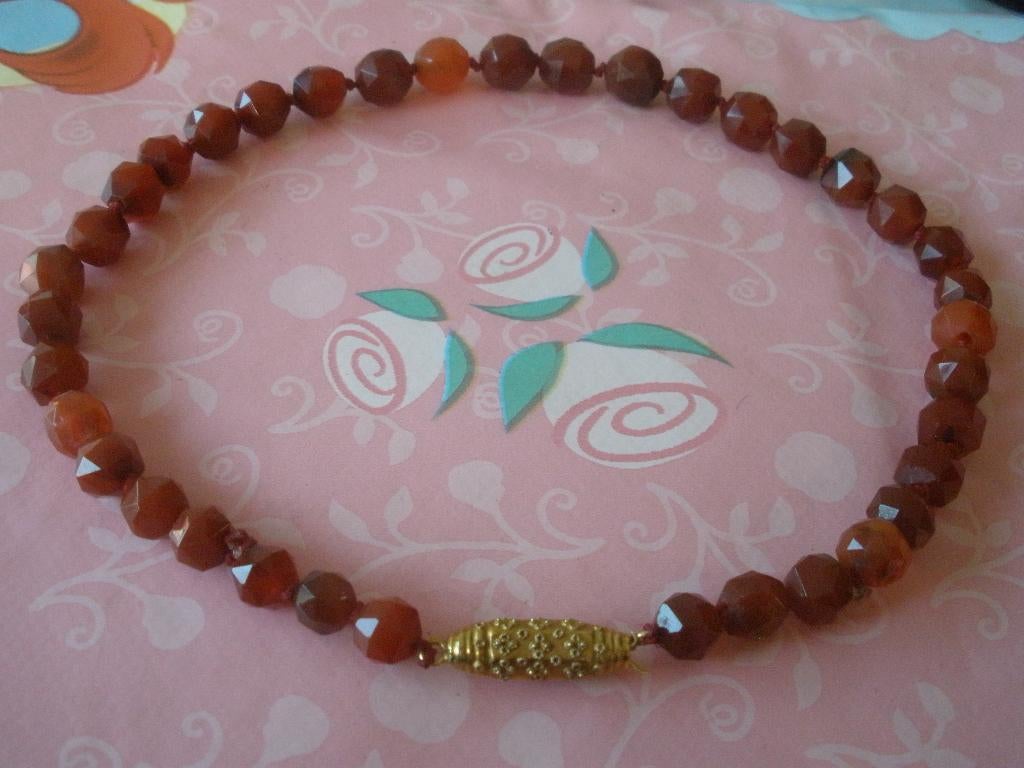 Zeeuwse Carneool ketting met Gouden slot 1906-1953, Ophalen of Verzenden, Goud, Ketting, Met edelsteen