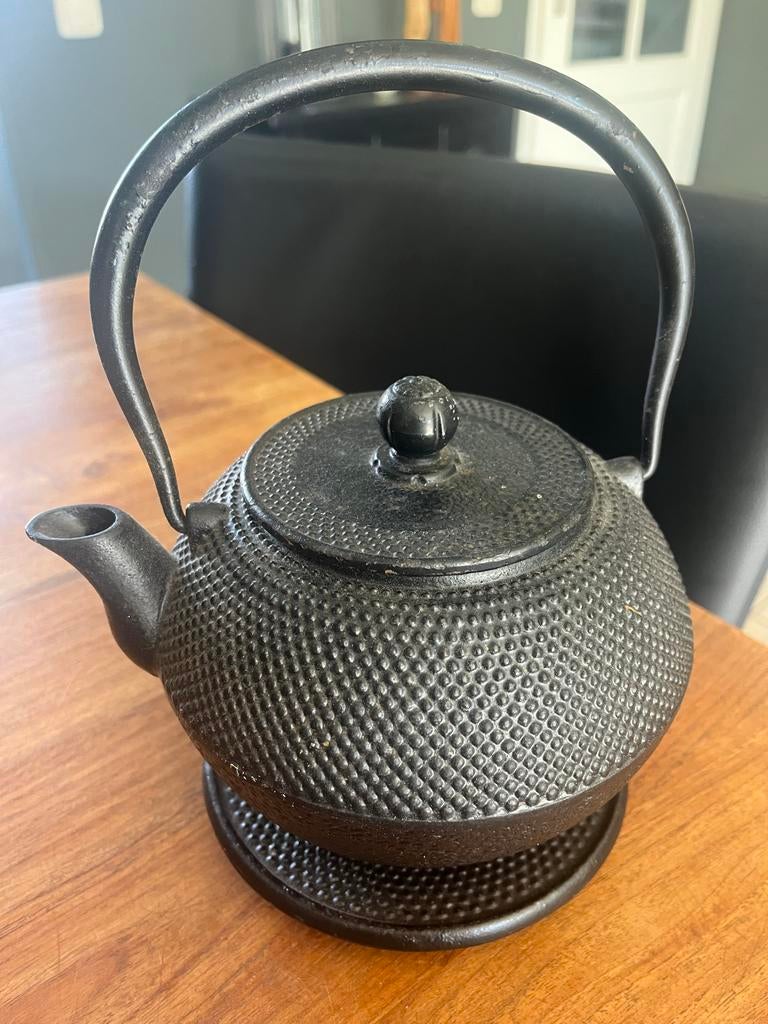 Gietijzeren theepot met onderzetter, Ophalen of Verzenden, Gebruikt