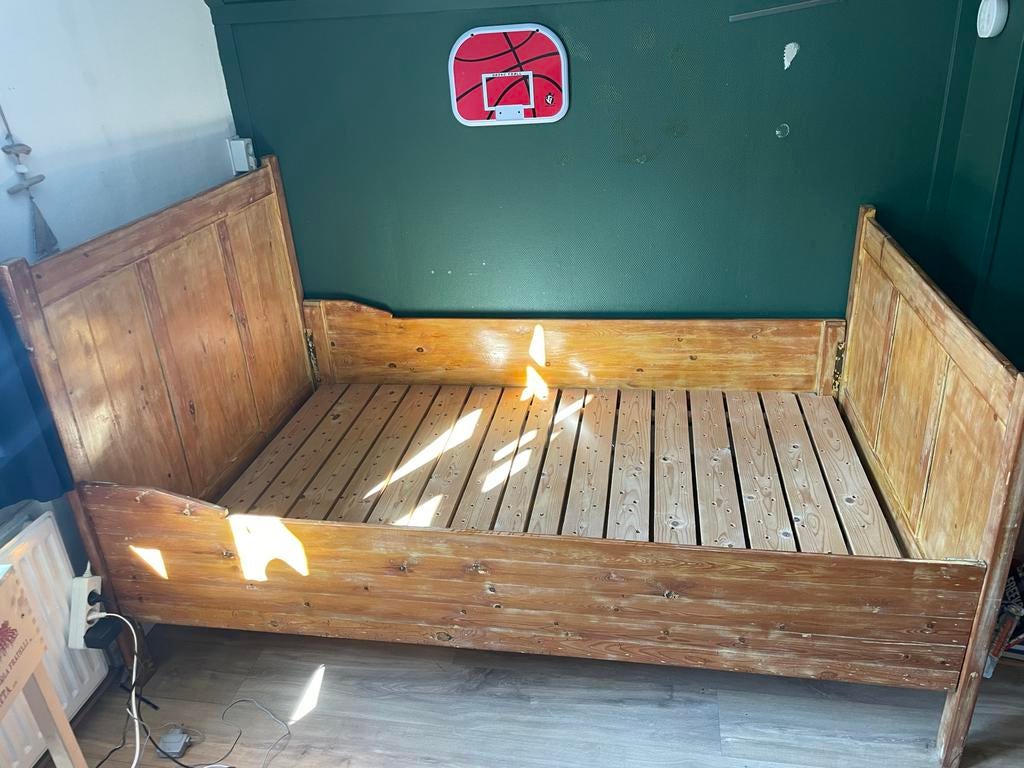 Oude houten twijfelaar bed - Vintage charme, Antiek en Kunst, Antiek | Meubels | Bedden, Ophalen of Verzenden