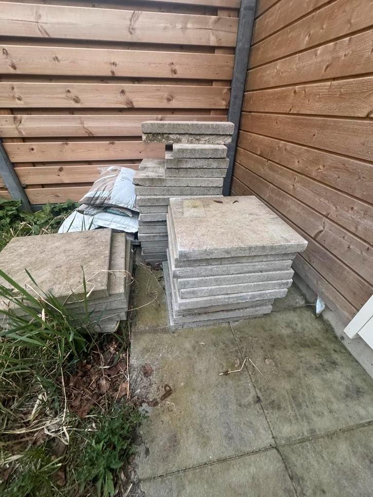 GRATIS 60x60 Tuintegels – graag zelf eruit halen – Gouda, Tuin en Terras, Tegels en Klinkers, Gebruikt, Terrastegels, Beton, 10 m² of meer