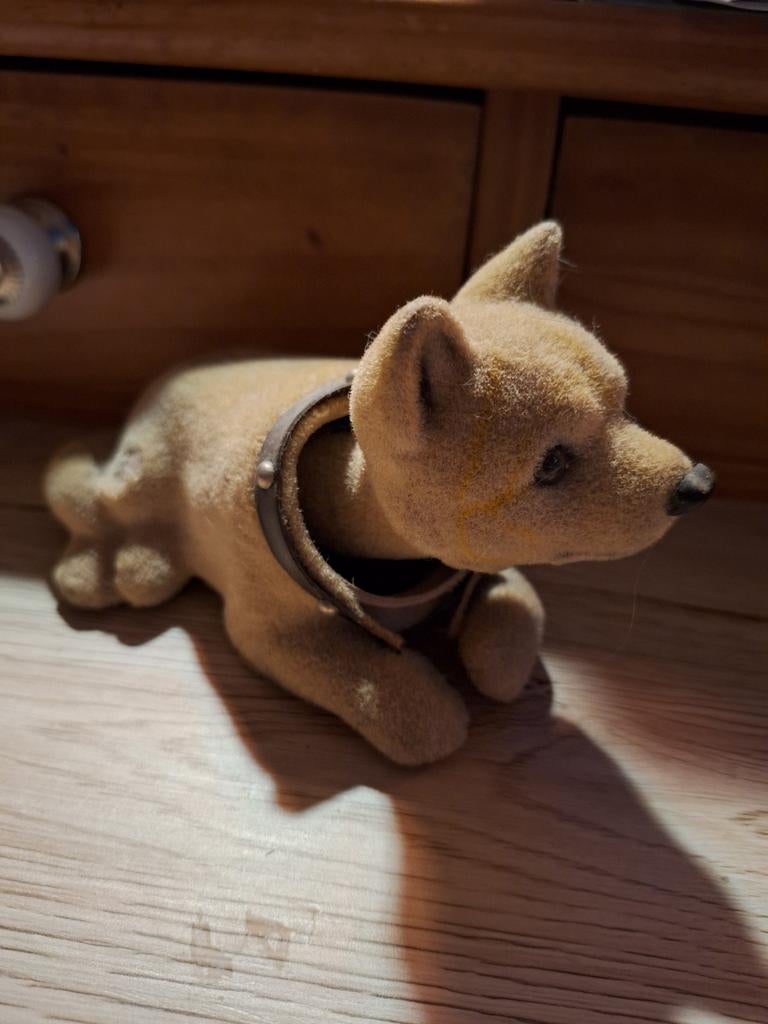 Vintage hoedenplank hond. Met wiebelende kop., Ophalen of Verzenden, Gebruikt, Hond of Kat, Beeldje of Figuurtje