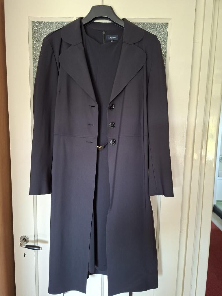 lilytime jurk en lange jas. kleur zwart., Zwart, Maat 42/44 (L), Ophalen of Verzenden, Zo goed als nieuw