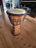 Mooie handgesneden djembe, Muziek en Instrumenten, Percussie, Ophalen
