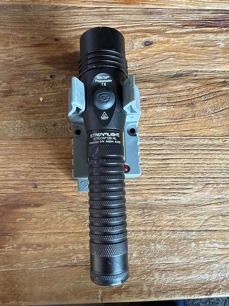 Streamlight Strion LED DS HL Zaklamp met Oplaadstation, Ophalen of Verzenden, Zo goed als nieuw, Accu