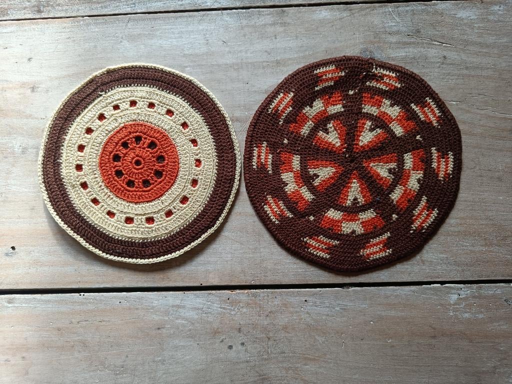Twee Vintage bruin/oranje gehaakte pannenlappen, Huis en Inrichting, Keuken | Textiel, Ophalen of Verzenden, Zo goed als nieuw