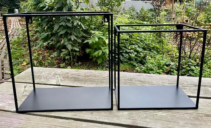 WOOOD | wandkubussen | metaal | zwart | set van twee, Huis en Inrichting, Woonaccessoires | Wanddecoraties, Zo goed als nieuw