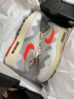 Patta Nike Air Max 1 White Hyper Crimson 43, Kleding | Heren, Schoenen, Wit, Nieuw, Ophalen of Verzenden, Sneakers of Gympen