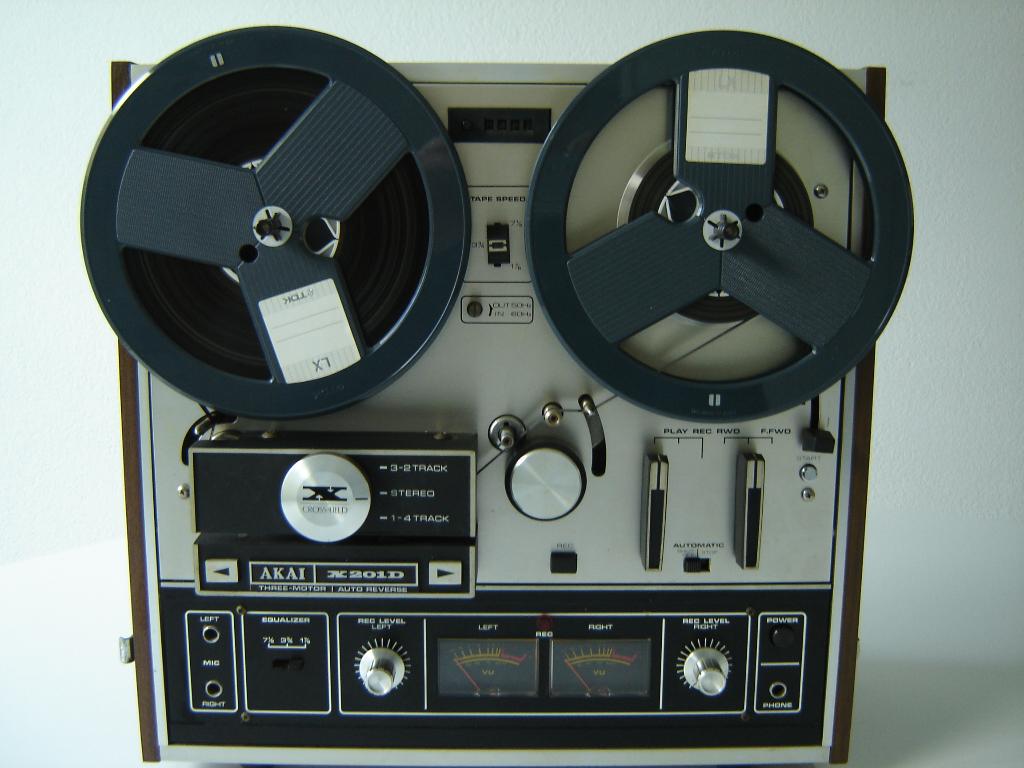 Akai X201-D, Ophalen of Verzenden, Bandrecorder, Met banden