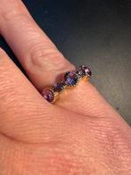 Kitsch ring met paarse nep stenen, Sieraden, Tassen en Uiterlijk, Ringen, Overige materialen, Gebruikt, Paars, Ophalen of Verzenden