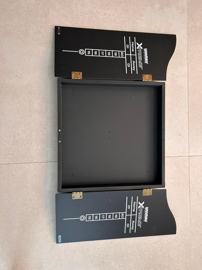 Houten kast voor dartbord, Ophalen, Zo goed als nieuw, Dartbord