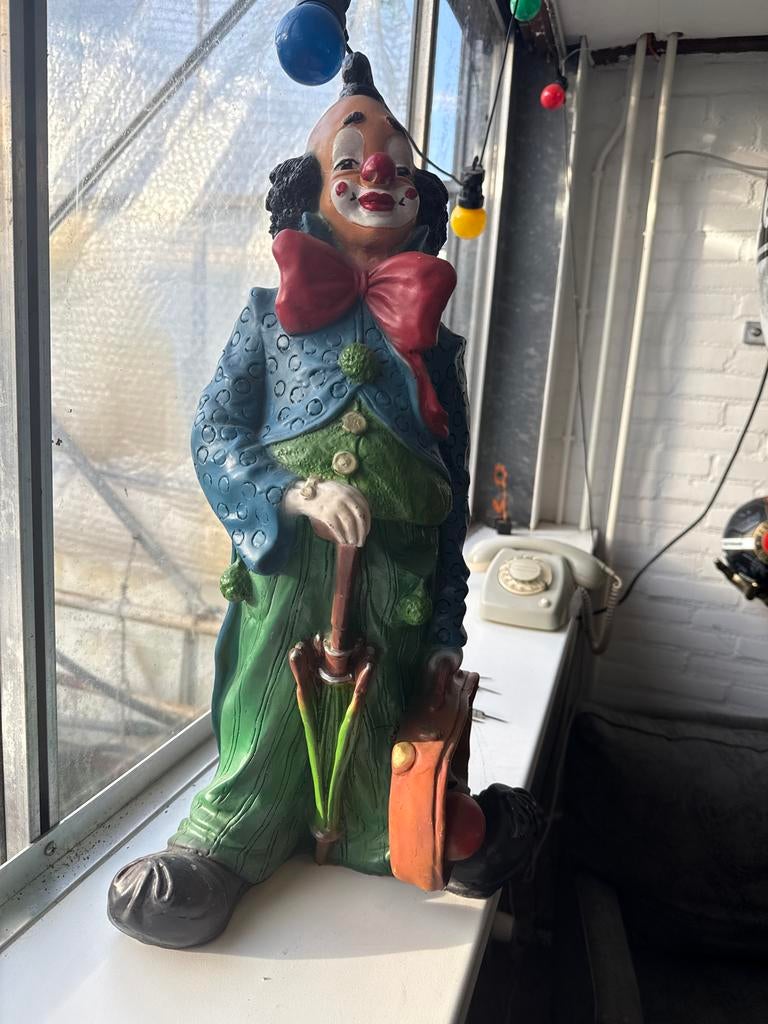 Beeld van een clown met paraplu en koffer, Verzamelen, Beelden en Beeldjes, Ophalen, Gebruikt, Mens