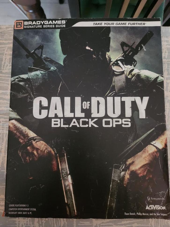 Call of Duty Black Ops Signature Series 978-0744012729, Spelcomputers en Games, Games | Xbox 360, Zo goed als nieuw, Shooter, 3 spelers of meer